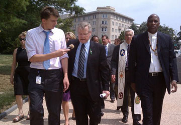 The Rev. Bob Edgar (center) walks to the U.S. Capitol to raise his voice on behalf of the poor and vulnerable as Congress debates budget cuts in this 2011 file photo. A web-only file photo courtesy of Common Cause.