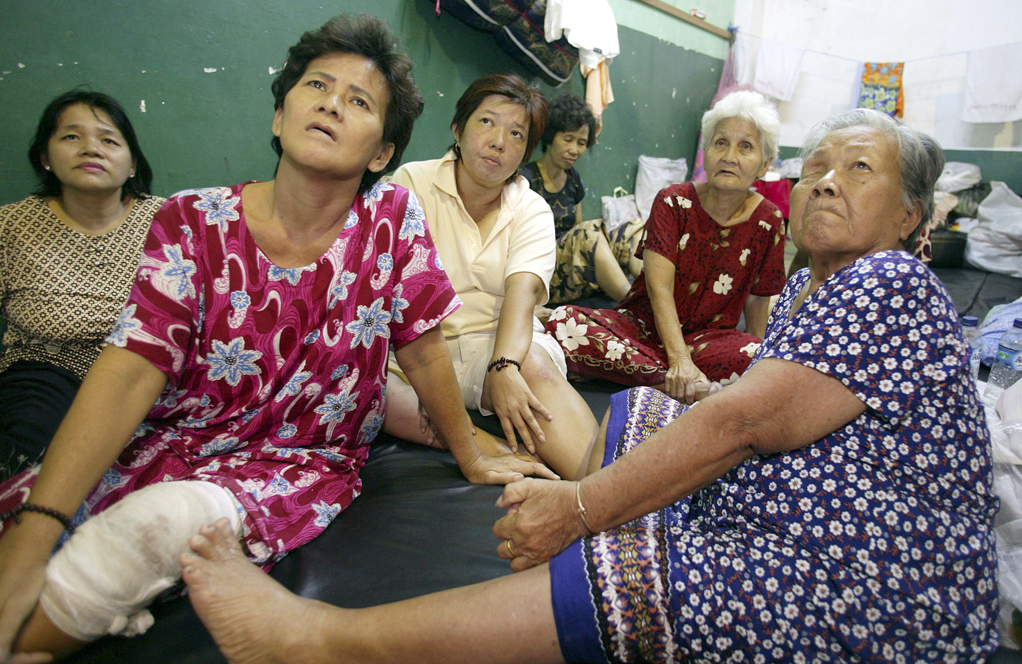 Survivors of the Dec. 26 tsunami describe how their homes were destroyed by the waves. UMNS photo by Mike DuBose.