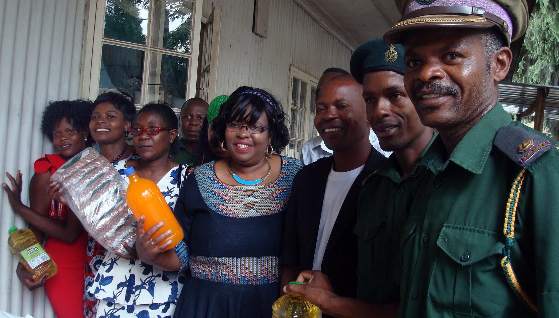 Zivorinashe Mujaji, center in navy dress, United Methodist Board of Church and Society chairperson for the Harare East District in Zimbabwe, said they were “disturbed” by the food situation in most prisons around the country. Along with the Prison Fellowship Zimbabwe, they are responding to challenges faced by the Zimbabwe Prisons and Correctional Services in feeding inmates. Photo by Kudzai Chingwe, UMNS.