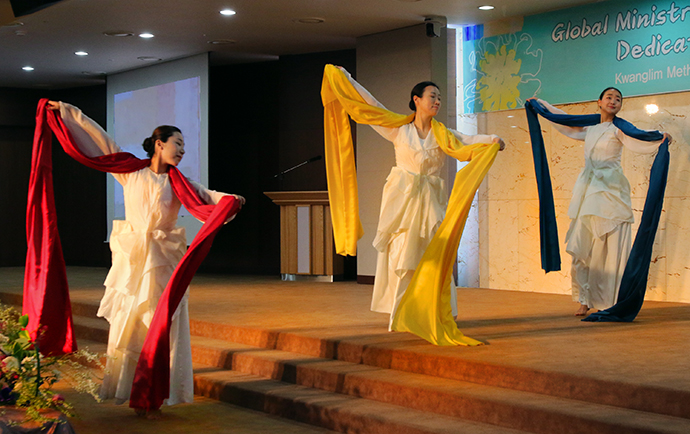 Performers with the Nanumteo Dance Company offer an act of praise, “Peace Be With You,” at the March 23, 2017, dedication service for the new Asia regional office of United Methodist Global Ministries. In addition to the Korean dancers, the service included a Japanese musician and a Filipino music and dance ensemble. Photo by Jacob Lee, UMNS.