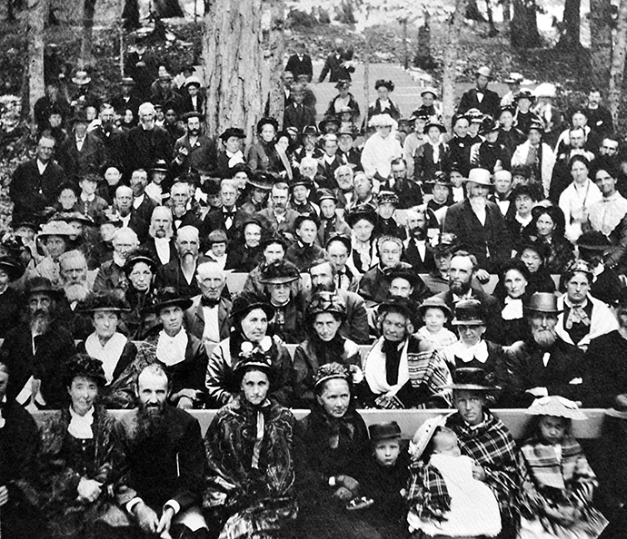 A photographer caught the crowd assembled for the second camp meeting at Bay View, Michigan, in 1877. Methodists founded Bay View, a community that would become known for its cottages and participation in the Chautauqua movement. Bay View has lately faced controversy over its restriction of cottage ownership to Christians. Photo courtesy Bay View Chautauqua Inclusiveness Group