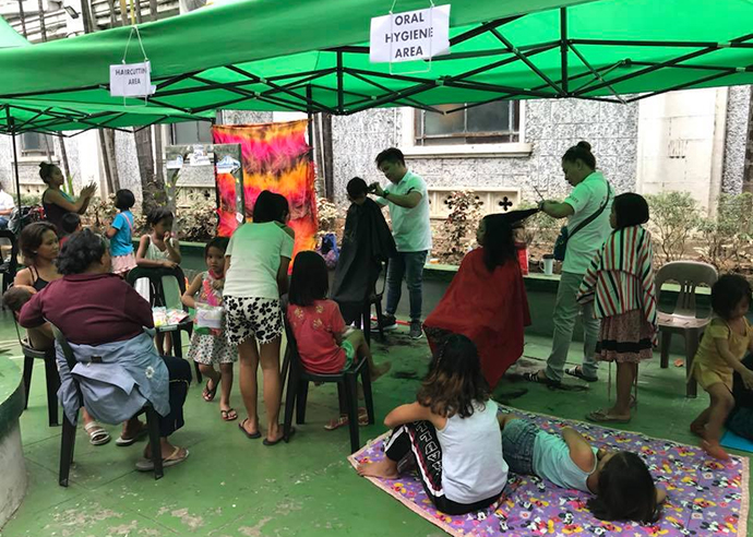 A Community Family Health and Wellness event was held during the 16th National Association of Filipino-American United Methodists Convocation 2018 in Manila, Philippines. The event, a ministry of Asuncion Perez Memorial Center, included family planning and personal hygiene information for women, oral hygiene for kids and free haircuts. Photo courtesy of Ellen Dizon.