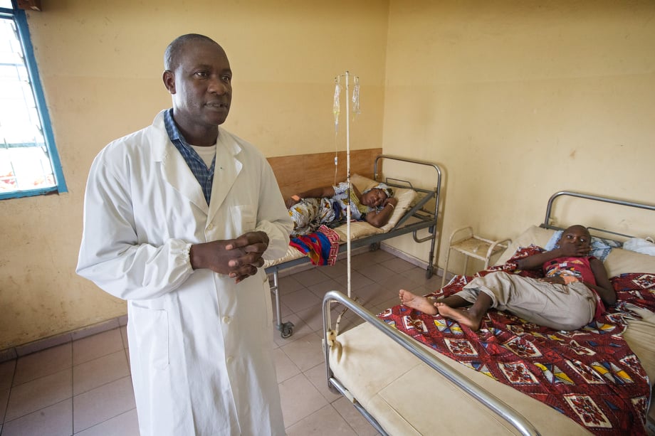 Dr. Patrice Djana describes the measures he would take if he were to receive an Ebola patient at the Formation Sanitaire Urbaine Communautaire hospital in Abobo-Baoule.