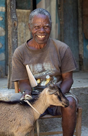 L'Auchard Fatal received a goat from the breeding program.