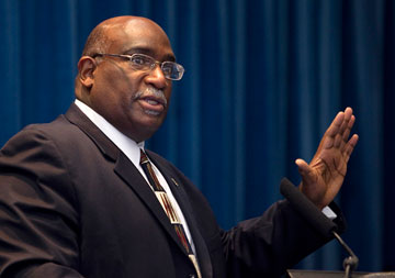 Bishop Gregory V. Palmer, now of the Ohio West Area, helps lead a restructuring discussion during the pre-General Conference news briefing early in 2012 in Tampa, Fla.. A UMNS photo by Mike DuBose.