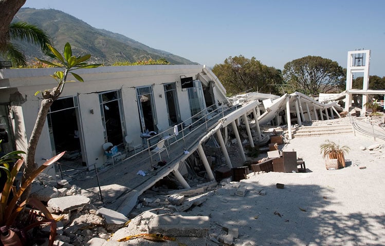 The Hotel Montana lies in ruins after the earthquake. A UMNS photo by Mike DuBose.