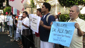 Protesters ask for the release of Dr. Alexis Montes and 42 other medical caregivers. A UMNS Photo by Juliet  Solis-Aguilar courtesy of Global Ministries.