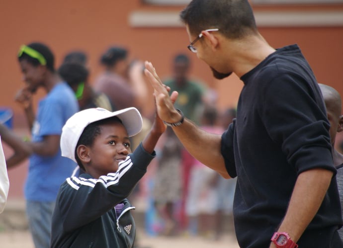 Jecssie Santiago (right) of the Florida Conference plays with children during the weekly recreational activities and games offered at the mission. Photo by the Rev. Gustavo Vasquez, UMNS.