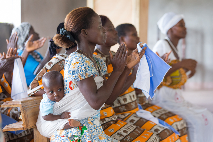 Aurel Assamoi (front) and her son, Saint-Paul Ochou Gberi, attend worship at Macedonia United Methodist Church in Yapo-Kpa, Côte d'Ivoire. Photo by Mike DuBose, UMNS.