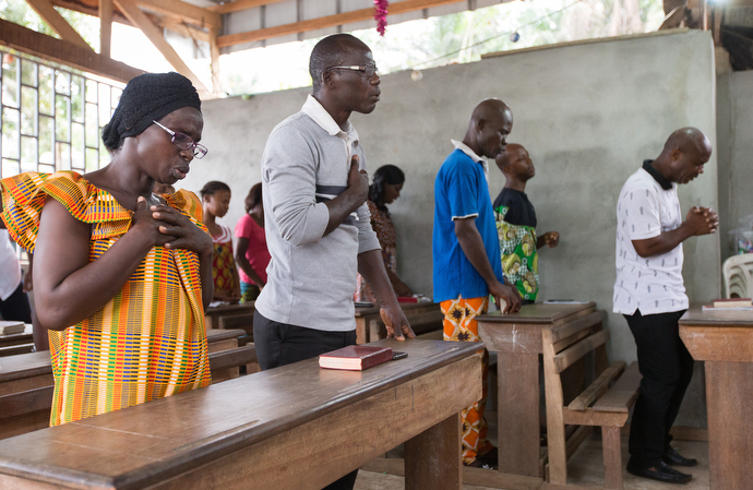 Parishioners pray during worship at New Jerusalem United Methodist Church. Photo by Mike DuBose, UMNS.