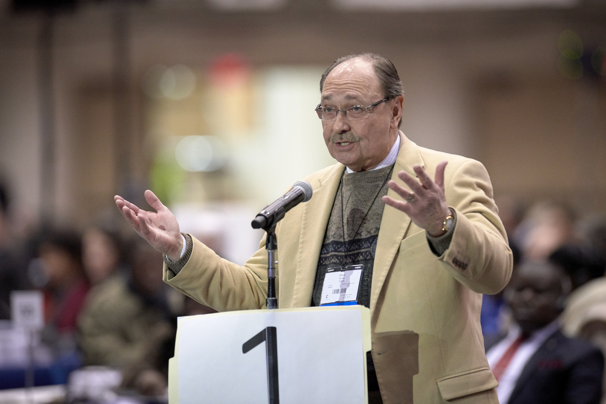 Le révérend Stephen Wende, délégué de la Conférence du Texas, prend la parole lors de la Conférence Générale 2019 de l’Eglise Méthodiste Unie à Saint-Louis. Wende s'est prononcé contre le report de la question du Plan Traditionnel, qu'il soutient. Photo de Paul Jeffrey, UMNS.