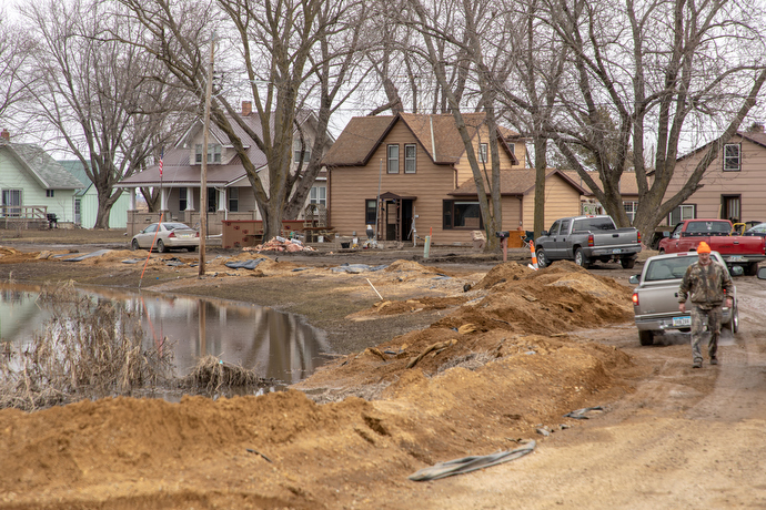 Residents of Hornick, Iowa, begin the process of recovery from recent flooding in the Missouri River basin. “We’re really a very tight community,” said the Rev. Catie Newman of the Iowa Conference. “We’re so blessed in Iowa that people come out and help.” Photo by Arthur McClanahan, Iowa Conference.