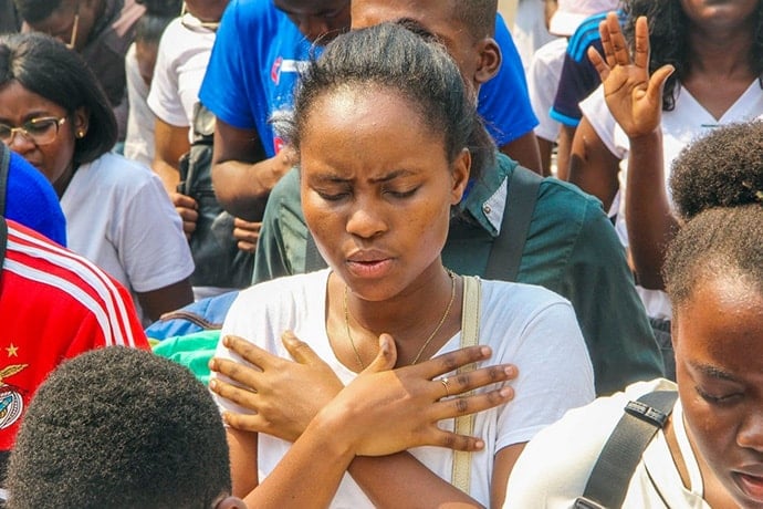 United Methodist young people pray in observance of their youth group’s 67th anniversary in Luanda, Angola. Photo by Augusto da Graça.