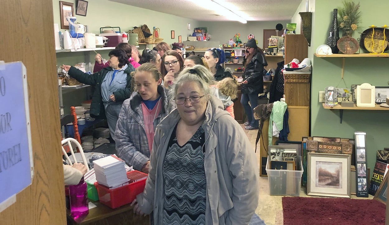 La tienda  "Blessings Repeated" en Plankinton, un ministerio de la IMU, se llenó de personas durante un reciente evento de obsequio. Foto cortesía de la IMU de Plankinton.