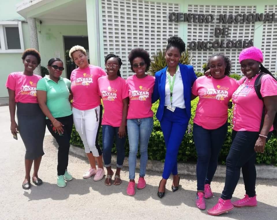 Grupo das jovens mulheres metodistas provedoras das refeições. Luanda, foto de Orlando da Cruz.