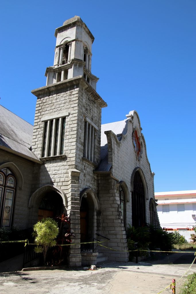 A Primeira Igreja Metodista da Ressurreição, em Ponce, Porto Rico, recebeu tanto dano estrutural que foi considerada insegura para o culto e outras reuniões. Os reparos podem levar anos e custar até US $ 2 milhões. Foto por Tita Parham, FUMF.