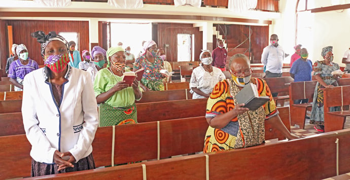 Audiência presente no culto de reabertura de cultos na Igreja Central Malanje. Malange, foto de João Gonçalves Nhanga.