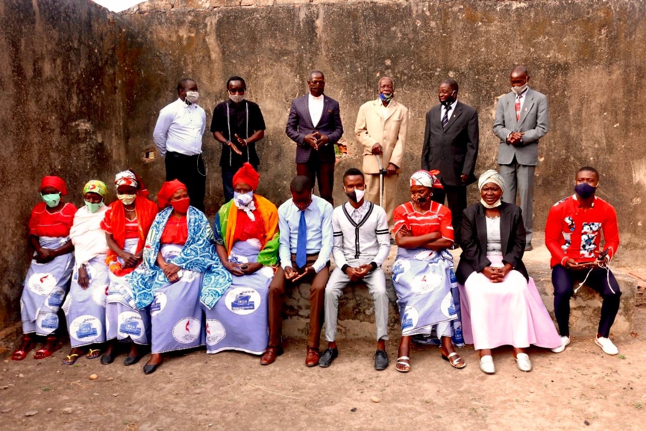 Alguns membros da comunidade de Langueka em 26 de Setembro no Município de Kiwaba Njozi. Foto de João Nhanga.