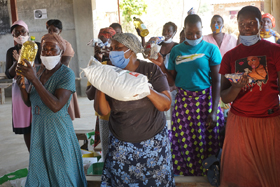 Beneficiaries in Mutum-Daya in the Wurkun Central District in Nigeria receive rice, beans, Maggi seasoning and salt as part of The United Methodist Church’s COVID-19 outreach. The Nigeria Episcopal Area received a Sheltering in Love grant from the UMCOR COVID-19 Response Fund. Photo by Richard Fidelis, UM News. 