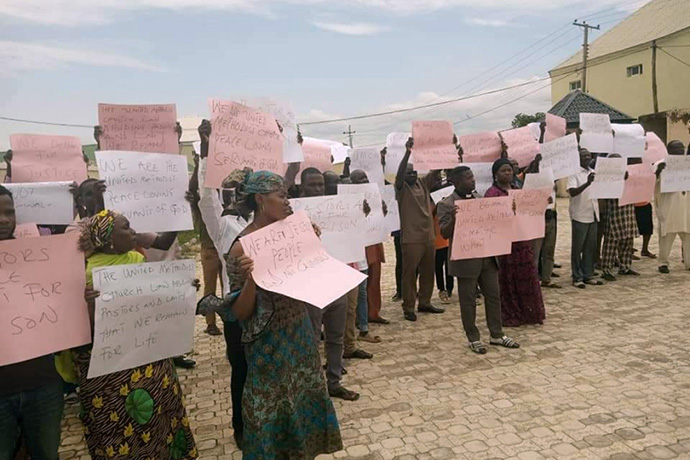 United Methodists demonstrate outside the Taraba State High Court in Jalingo, Nigeria, in support of the Rev. Ande Emmanuel and three other United Methodist men. Aides to Bishop John Wesley Yohanna reported the four to police for disrupting The United Methodist Church in Nigeria. Photos the four men shared of themselves at the police station soon came to the attention of police, who accused the men of violating the nation’s secrecy law by distributing images of a security facility. Emmanuel — who had been Yohanna’s administrative assistant but now is an outspoken critic of him — and the others spent two nights in jail. Photo courtesy of the Rev. Ande Emmanuel.