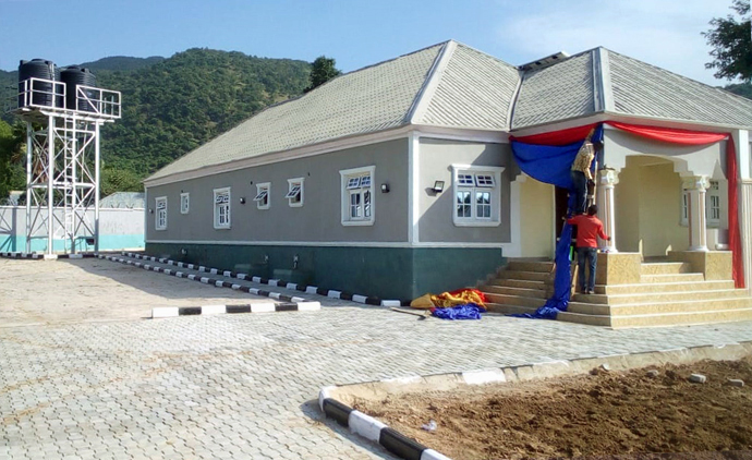 United Methodists coming to do mission work in the Northern Nigeria Conference will be able to stay in a new guest house. The facility, built with support of North Georgia Conference churches and located near the Pero Shonge Local Government Area, within Nigeria’s Gombe State, was dedicated Oct. 16. Photo by Daniel Garba, UM News.