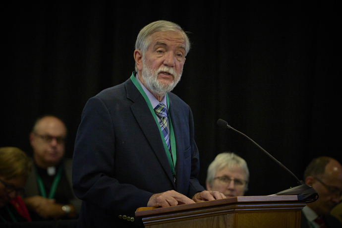 The Rev. Scott Campbell presents closing arguments to the jury on Sept. 21, the third day of the church trial of United Methodist Bishop Minerva G. Carcaño. Campbell represented Carcaño during the trial, which was held in Glenview, Ill. Photo by Paul Jeffrey, UM News.